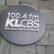 KLCBS 100.4 FM Logo